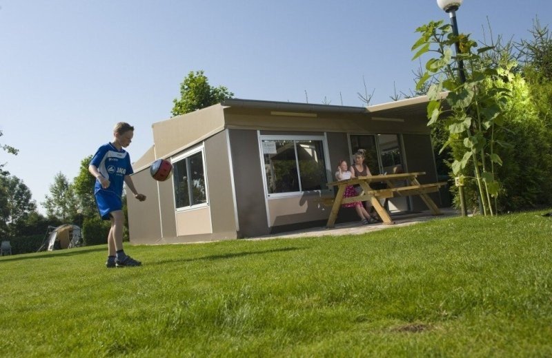 Voetballen bij tentlodge roermond
